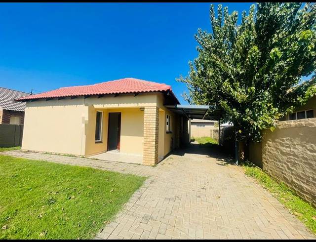 3 BEDROOM TOWNHOUSE FOR SALE IN WATERKLOOF